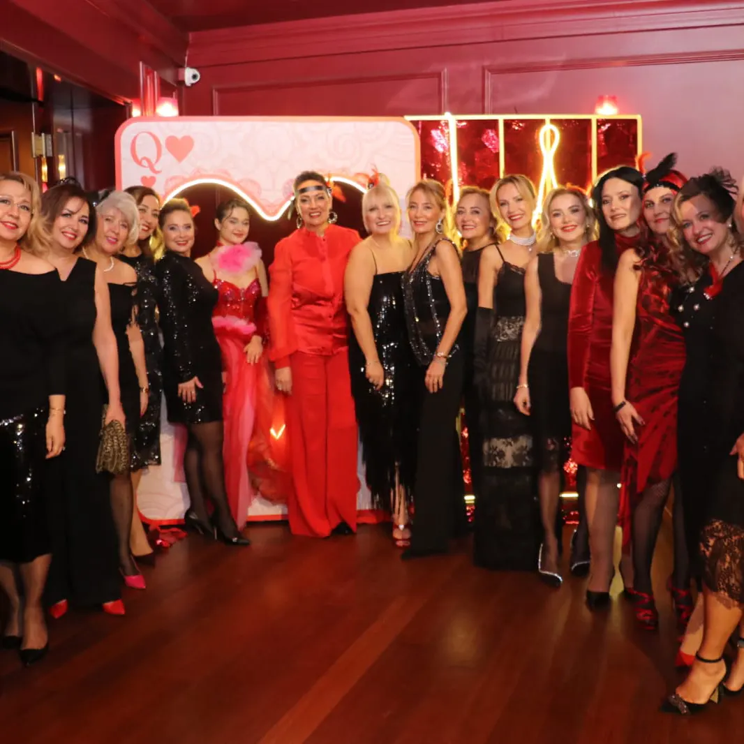 MOULİN ROUGE GECESİNE SANART BUSADER’E KONUK OLDUK